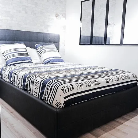 Detente & Jardin By Beds4wanderlust - T2 Avec Jardin - Gare Plaisir-grignon, Versailles 20km Apartment *