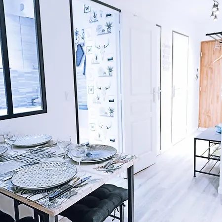 Detente & Jardin By Beds4wanderlust - T2 Avec Jardin - Gare Plaisir-grignon, Versailles 20km Apartment *